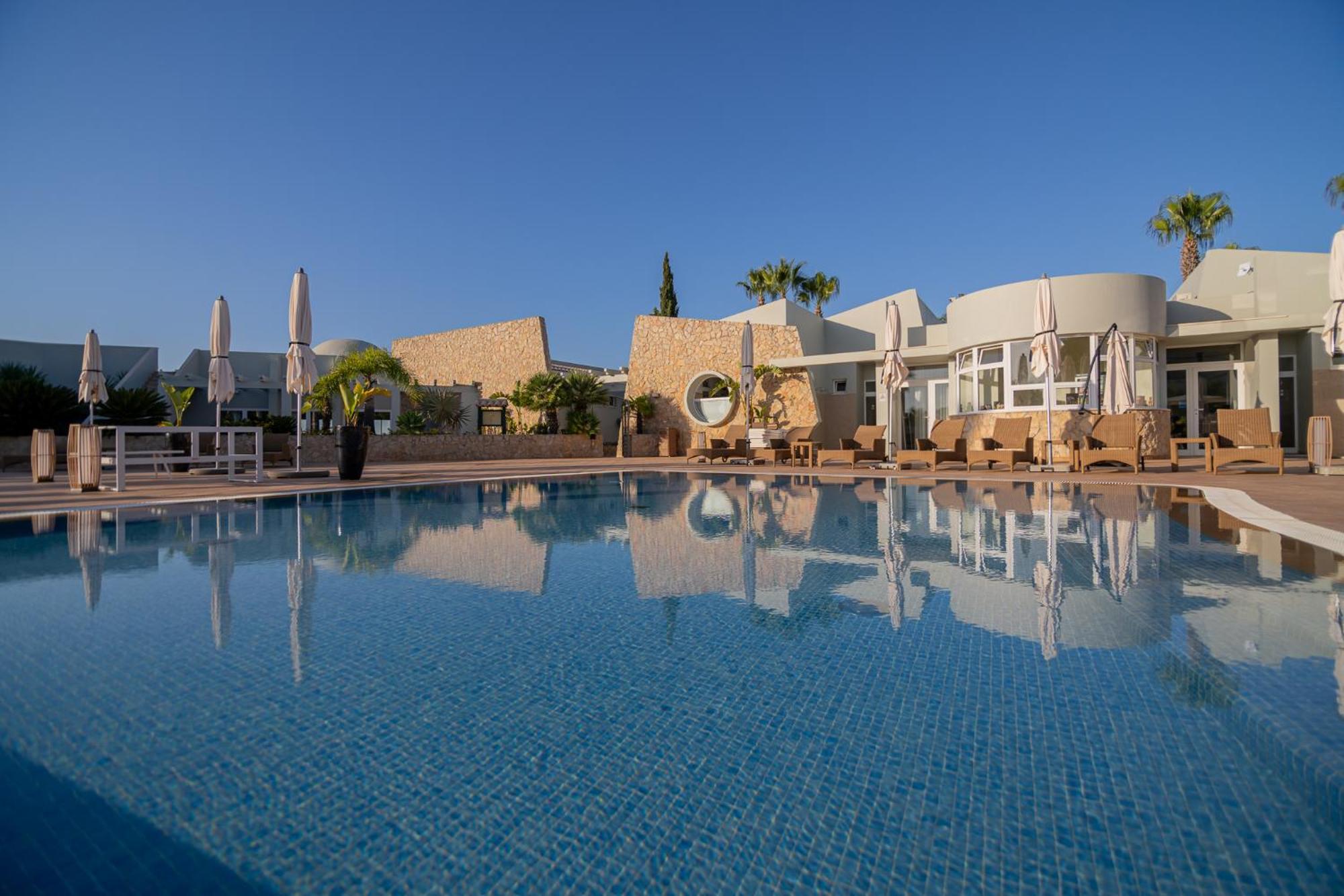 Quinta Da Boa Nova - Cheerful And Spacious 2-bedroom Duplex Villa Estômbar
